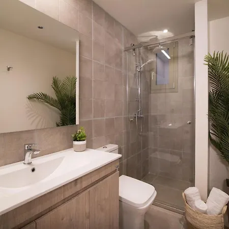 Modern Apartments, In Centre Apartment *