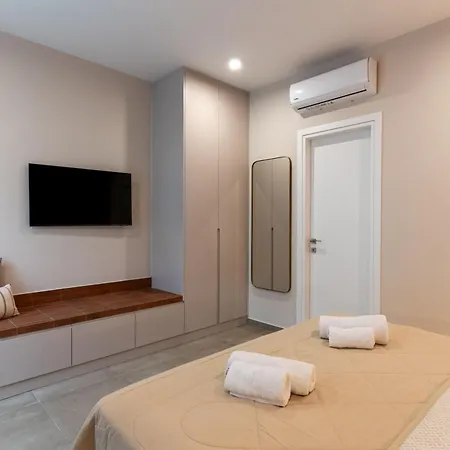 Modern Apartments, In Centre Apartment *